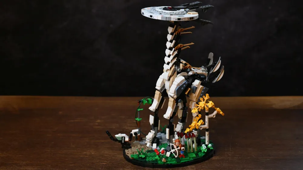 The completed LEGO Horizon Forbidden West Tallneck set (76989), showing the full disc head, segmented neck and scenic base with Aloy minifigure