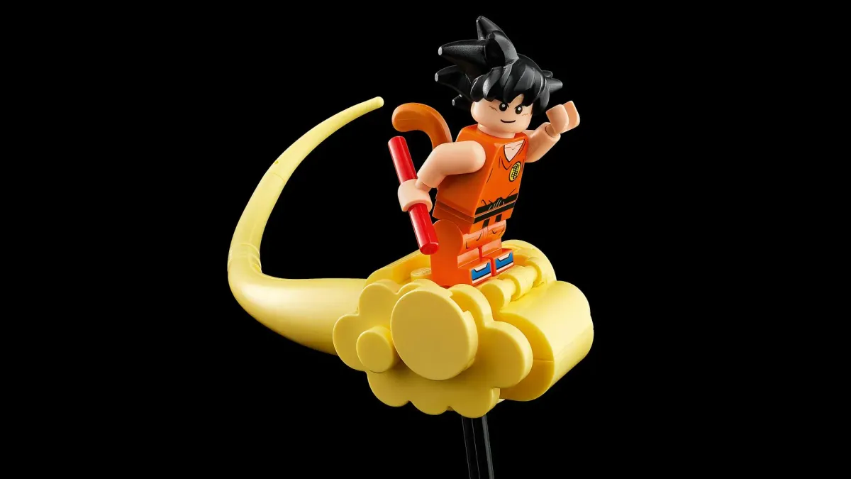 Close-up of the Kid Goku minifigure on the yellow Flying Nimbus with Power Pole and monkey tail