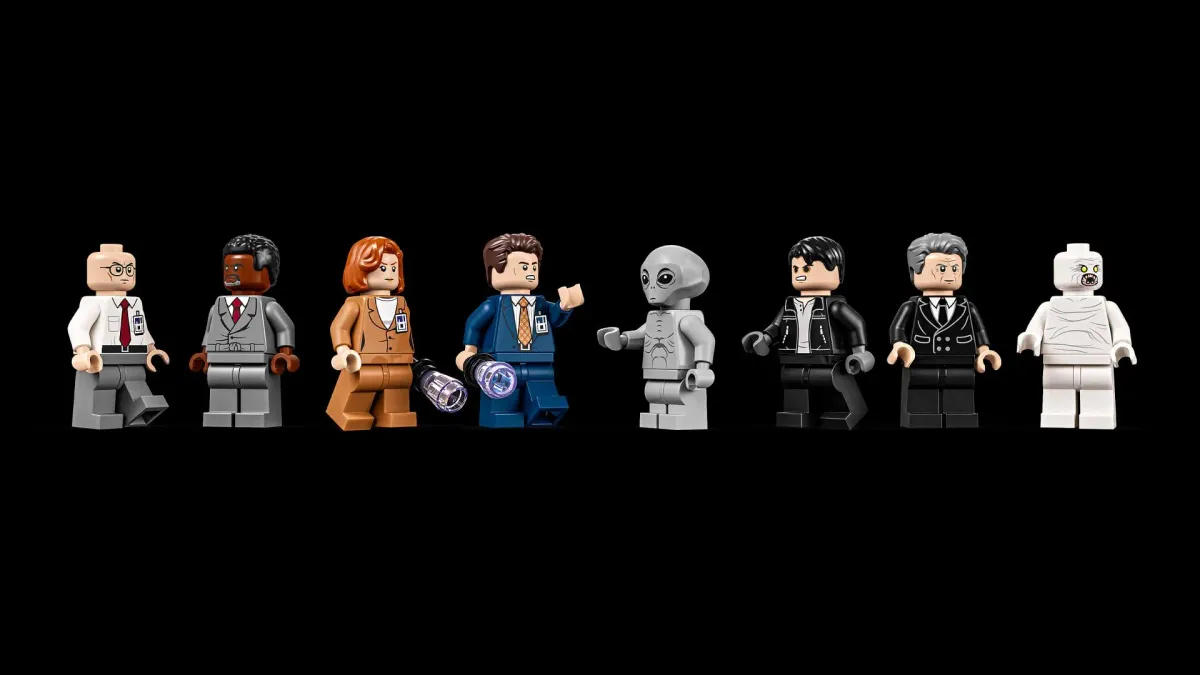 All eight minifigures included with the LEGO Ideas The X-Files set 21369: Mulder, Scully, Skinner, Mr. X, Krycek, Carl Busch, the Flukeman and a gray alien