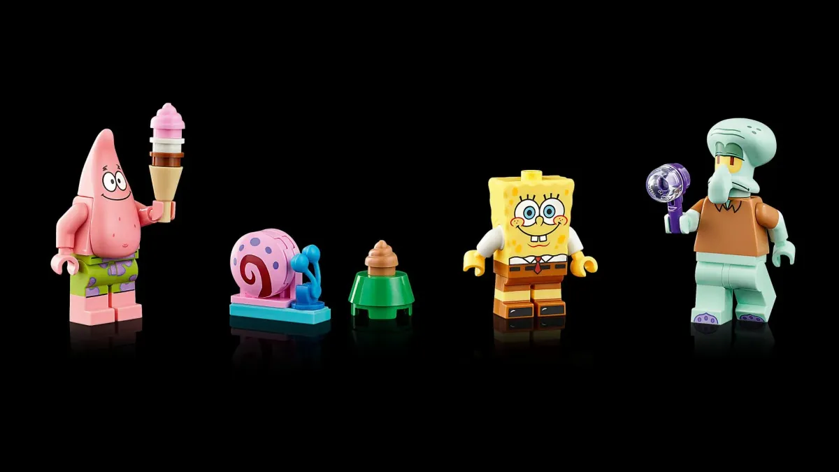 The LEGO SpongeBob Bikini Bottom 11386 character lineup: Patrick with an ice cream, brick-built Gary the Snail, the small green DoodleBob figure, SpongeBob and Squidward with his clarinet