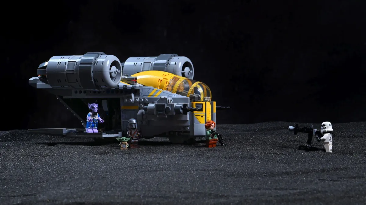 The full LEGO Star Wars Razor Crest (75447) five-figure cast - Zeb Orrelios, the Mandalorian, Grogu, Colonel Ward and a Remnant Stormtrooper with an E-Web blaster cannon - staged around the ship