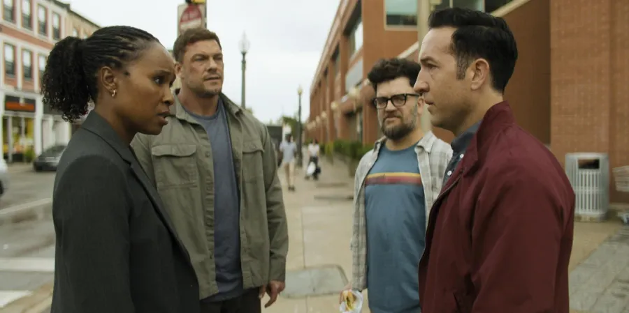 Sydelle Noel as Tamara Green, Alan Ritchson as Reacher, Kevin Weisman as Plum and Christopher Rodriguez Marquette as Jacob talking on a Philadelphia street