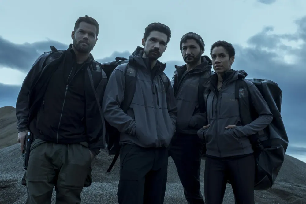 Amos, Holden, Alex and Naomi of the Rocinante crew on Ilus in The Expanse Season 4